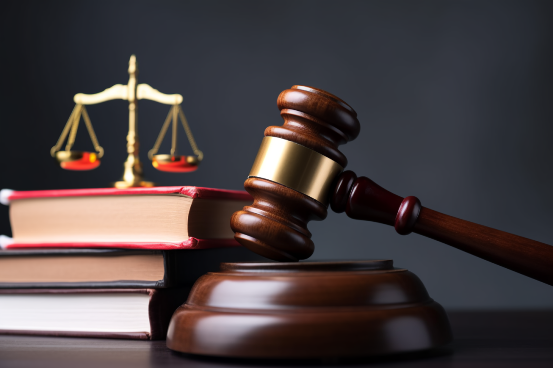 劳动者达到法定退休年龄，又与单位签订合同，能否以单位违法解除劳动合同为由要求支付赔偿金？