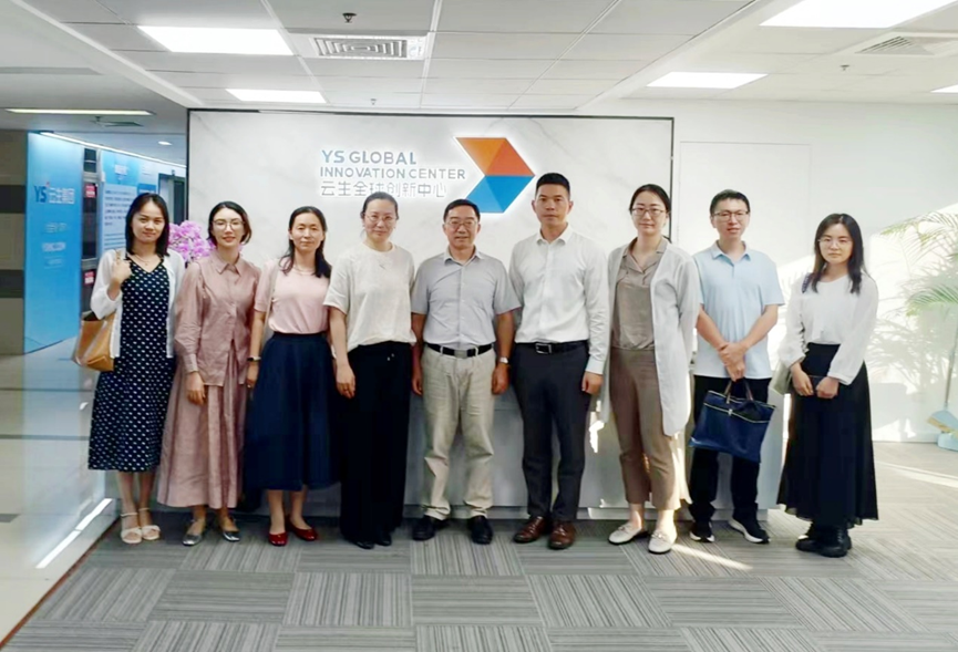 上海市发展改革委民营经济发展处处长刘军一行莅临嘉乐盈全球创新中心参观调研